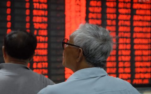 港币贬值和恒指上涨
